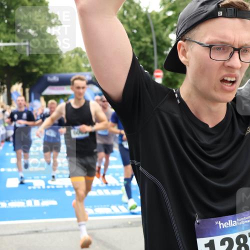 29.06.2025 - hella hamburg halbmarathon Zöllner http://msf.ph/oto/8202081 29.06.2025 10:47:43 Ziel 1320, 2708, 6009, 7962, 10969, 10988, 11283, 13948, 14618, 14619, 15451, 15478, 16205, 17229, 18104, 18430, 18970, 19181 meine-sportfotos.de