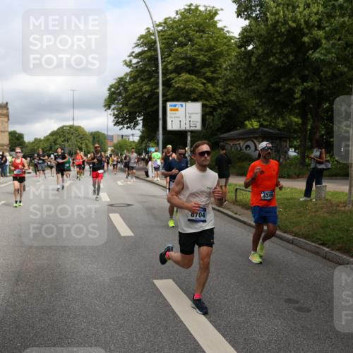 29.06.2025 - hella hamburg halbmarathon Yannick Fuchs http://msf.ph/oto/8202087 29.06.2025 10:44:46 20KM 1119, 1399, 1461, 1466, 1507, 1630, 1750, 1817, 2207, 2880, 3654, 4077, 4346, 4816, 5018, 5115, 6027, 6662, 6712, 6795, 7052, 7134, 7176, 7397, 7583, 7930, 7932, 8117, 8572, 8704, 8819, 9057, 10371, 11214, 11356, 11607, 12016, 12624, 13008, 13687, 13701, 13875, 14034, 14125, 14257, 14626, 15362, 15395, 15803, 15950, 16285, 16291, 16716, 17179, 17221, 17384, 18006, 18066, 18370, 18394, 18489, 18811 meine-sportfotos.de