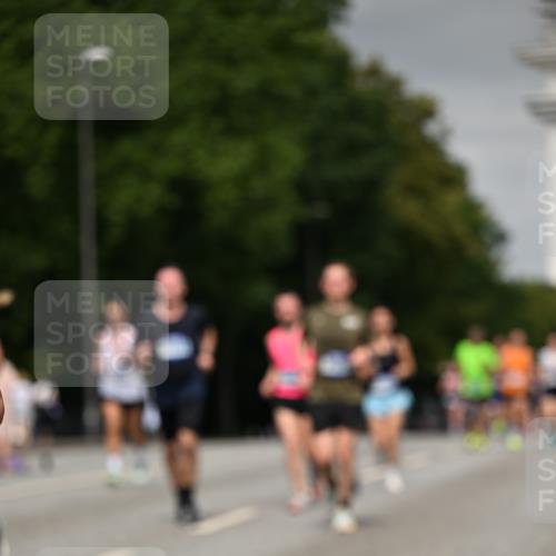 29.06.2025 - hella hamburg halbmarathon Dr. Thomas Lammeyer http://msf.ph/oto/8202094 29.06.2025 10:11:47 Kennedybrücke 1173, 1893, 1993, 2032, 2136, 3328, 3929, 4262, 5242, 5899, 6196, 6517, 6518, 6707, 6713, 6715, 6833, 7476, 7503, 7760, 8585, 9338, 9967, 10700 meine-sportfotos.de