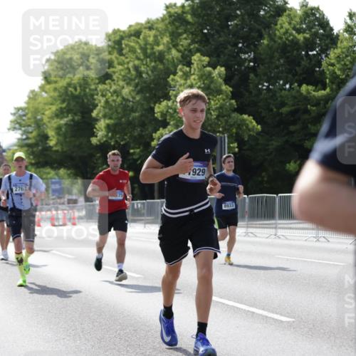 29.06.2025 - hella hamburg halbmarathon Jannik Wohlers http://msf.ph/oto/8202116 29.06.2025 09:47:48 Lombardsbrücke 1385, 1743, 2714, 2767, 3959, 4860, 5091, 5315, 6684, 6829, 6990, 8362, 8933, 10793, 10900, 11202, 11227, 11620, 11929, 12290, 12514, 13595, 13854, 14387, 14875, 14908, 15015, 15415, 15701, 15959, 16119, 16158, 17024, 17217, 18103, 18573, 18584, 18679 meine-sportfotos.de