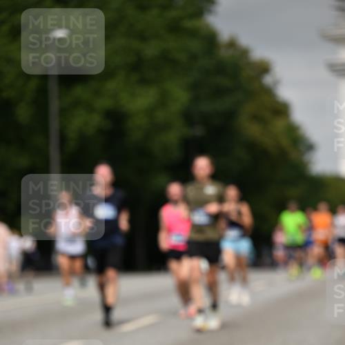 29.06.2025 - hella hamburg halbmarathon Dr. Thomas Lammeyer http://msf.ph/oto/8202117 29.06.2025 10:11:47 Kennedybrücke 1173, 1893, 1993, 2032, 2136, 3328, 3929, 4262, 5242, 5899, 6196, 6517, 6518, 6707, 6713, 6715, 6833, 7476, 7503, 7760, 8585, 9338, 9967, 10700 meine-sportfotos.de
