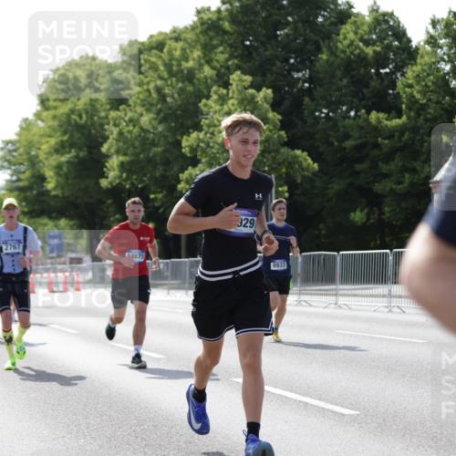 29.06.2025 - hella hamburg halbmarathon Jannik Wohlers http://msf.ph/oto/8202153 29.06.2025 09:47:48 Lombardsbrücke 1385, 1743, 2714, 2767, 3959, 4860, 5091, 5315, 6684, 6829, 6990, 8362, 8933, 10793, 10900, 11202, 11227, 11620, 11929, 12290, 12514, 13595, 13854, 14387, 14875, 14908, 15015, 15415, 15701, 15959, 16119, 16158, 17024, 17217, 18103, 18573, 18584, 18679 meine-sportfotos.de