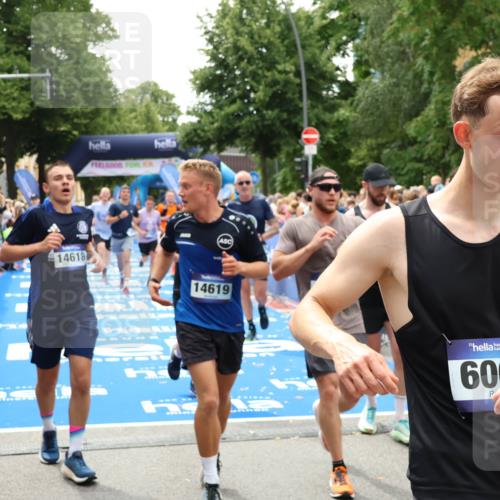 29.06.2025 - hella hamburg halbmarathon Zöllner http://msf.ph/oto/8202188 29.06.2025 10:47:44 Ziel 1320, 2708, 7962, 10969, 10988, 11283, 13948, 14618, 14619, 15451, 15478, 16205, 17229, 18430, 18970 meine-sportfotos.de