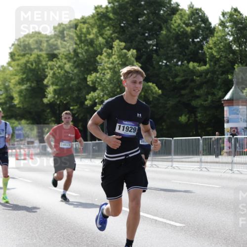 29.06.2025 - hella hamburg halbmarathon Jannik Wohlers http://msf.ph/oto/8202198 29.06.2025 09:47:49 Lombardsbrücke 1385, 1743, 2714, 2767, 3959, 4860, 5091, 5315, 6684, 6829, 6990, 8362, 8933, 10793, 10900, 11202, 11227, 11620, 11929, 12290, 12514, 13595, 13854, 14387, 14875, 14908, 15015, 15415, 15701, 15959, 16119, 16158, 17022, 17024, 17217, 17643, 18103, 18573, 18584, 18679 meine-sportfotos.de