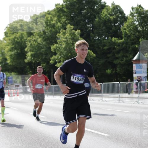 29.06.2025 - hella hamburg halbmarathon Jannik Wohlers http://msf.ph/oto/8202212 29.06.2025 09:47:49 Lombardsbrücke 1385, 1743, 2714, 2767, 3959, 4860, 5091, 5315, 6684, 6829, 6990, 8362, 8933, 10793, 10900, 11202, 11227, 11620, 11929, 12290, 12514, 13595, 13854, 14387, 14875, 14908, 15015, 15415, 15701, 15959, 16119, 16158, 17022, 17024, 17217, 17643, 18103, 18573, 18584, 18679 meine-sportfotos.de
