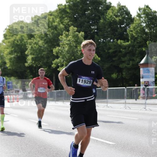 29.06.2025 - hella hamburg halbmarathon Jannik Wohlers http://msf.ph/oto/8202229 29.06.2025 09:47:49 Lombardsbrücke 1385, 1743, 2714, 2767, 3959, 4860, 5091, 5315, 6684, 6829, 6990, 8362, 8933, 10793, 10900, 11202, 11227, 11620, 11929, 12290, 12514, 13595, 13854, 14387, 14875, 14908, 15015, 15415, 15701, 15959, 16119, 16158, 17022, 17024, 17217, 17643, 18103, 18573, 18584, 18679 meine-sportfotos.de