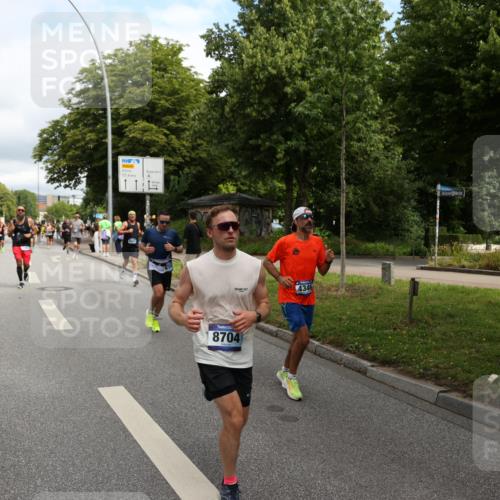29.06.2025 - hella hamburg halbmarathon Yannick Fuchs http://msf.ph/oto/8202233 29.06.2025 10:44:47 20KM 1119, 1461, 1466, 1507, 1750, 1817, 2207, 2880, 3654, 4077, 4346, 4816, 5018, 5115, 6027, 6662, 6712, 6795, 7052, 7134, 7176, 7397, 7583, 7930, 7932, 8117, 8572, 8704, 8819, 9057, 11214, 11356, 11607, 12016, 12624, 12949, 13008, 13687, 13701, 13875, 14034, 14125, 14257, 14626, 15362, 15395, 15720, 15803, 15950, 16285, 16291, 16716, 17179, 17221, 17384, 18006, 18066, 18370, 18394, 18489, 18811 meine-sportfotos.de