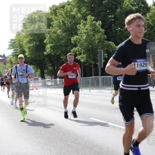 29.06.2025 - hella hamburg halbmarathon Jannik Wohlers http://msf.ph/oto/8202260 29.06.2025 09:47:49 Lombardsbrücke 1385, 1743, 2714, 2767, 3959, 4860, 5091, 5315, 6684, 6829, 6990, 8362, 8933, 10793, 10900, 11202, 11227, 11620, 11929, 12290, 12514, 13595, 13854, 14387, 14875, 14908, 15015, 15415, 15701, 15959, 16119, 16158, 17022, 17024, 17217, 17643, 18103, 18573, 18584, 18679 meine-sportfotos.de