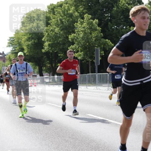 29.06.2025 - hella hamburg halbmarathon Jannik Wohlers http://msf.ph/oto/8202286 29.06.2025 09:47:49 Lombardsbrücke 1385, 1743, 2714, 2767, 3959, 4860, 5091, 5315, 6684, 6829, 6990, 8362, 8933, 10793, 10900, 11202, 11227, 11620, 11929, 12290, 12514, 13595, 13854, 14387, 14875, 14908, 15015, 15415, 15701, 15959, 16119, 16158, 17022, 17024, 17217, 17643, 18103, 18573, 18584, 18679 meine-sportfotos.de