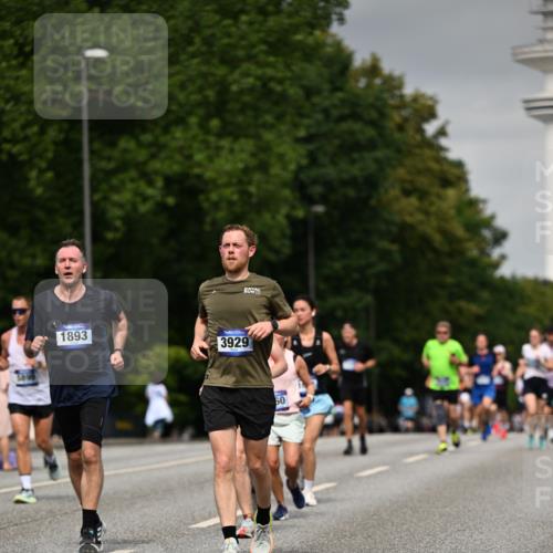 29.06.2025 - hella hamburg halbmarathon Dr. Thomas Lammeyer http://msf.ph/oto/8202327 29.06.2025 10:11:48 Kennedybrücke 1173, 1893, 1993, 2032, 2136, 3328, 3929, 4262, 5242, 5899, 6196, 6517, 6518, 6707, 6713, 6715, 6833, 7476, 7503, 7760, 8585, 9338, 9967, 10700 meine-sportfotos.de