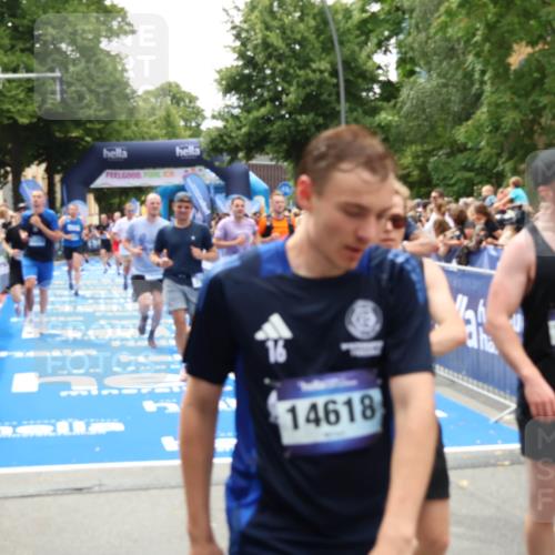 29.06.2025 - hella hamburg halbmarathon Zöllner http://msf.ph/oto/8202376 29.06.2025 10:47:46 Ziel 2340, 2708, 5915, 7962, 10988, 11283, 12679, 13948, 15478, 16205, 17229, 18430 meine-sportfotos.de