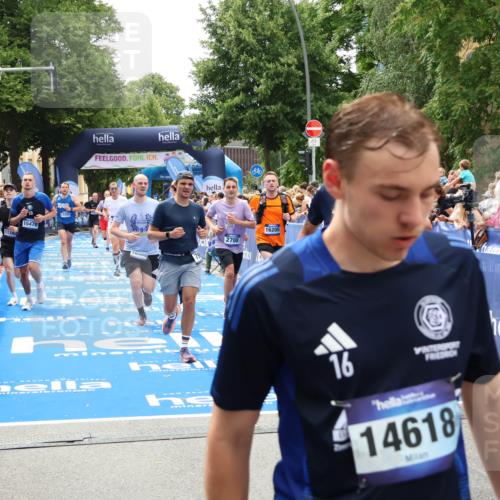 29.06.2025 - hella hamburg halbmarathon Zöllner http://msf.ph/oto/8202408 29.06.2025 10:47:47 Ziel 2340, 2708, 5915, 7962, 8564, 10988, 11283, 12679, 13948, 14383, 15478, 16205, 17229, 18430 meine-sportfotos.de