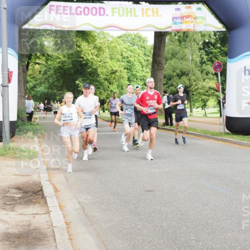 29.06.2025 - hella hamburg halbmarathon MichiJ http://msf.ph/oto/8202412 29.06.2025 10:21:45 Zwischen KM18-KM19 51, 2746, 3935, 6358, 7793, 8062, 10876, 11370, 12987, 14028, 16957, 18562, 18563 meine-sportfotos.de