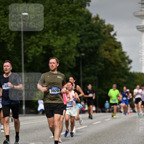 29.06.2025 - hella hamburg halbmarathon Dr. Thomas Lammeyer http://msf.ph/oto/8202416 29.06.2025 10:11:49 Kennedybrücke 1173, 1893, 1993, 2032, 2136, 3328, 3929, 4262, 5242, 5899, 6196, 6518, 6707, 6713, 6715, 6833, 7476, 7760, 8585, 9338, 9967, 10700 meine-sportfotos.de