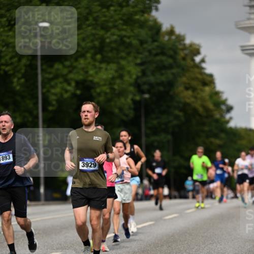 29.06.2025 - hella hamburg halbmarathon Dr. Thomas Lammeyer http://msf.ph/oto/8202439 29.06.2025 10:11:49 Kennedybrücke 1173, 1893, 1993, 2032, 2136, 3328, 3929, 4262, 5242, 5899, 6196, 6518, 6707, 6713, 6715, 6833, 7476, 7760, 8585, 9338, 9967, 10700 meine-sportfotos.de