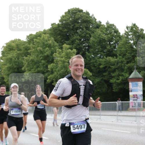 29.06.2025 - hella hamburg halbmarathon Jannik Wohlers http://msf.ph/oto/8202463 29.06.2025 10:25:34 Lombardsbrücke 1479, 4797, 5497, 6663, 8276, 10104, 10219, 11139, 11596, 11699, 11828, 11859, 12074, 12838, 12945, 12946, 14063, 14179, 14223, 14356, 16927, 17369, 19144 meine-sportfotos.de