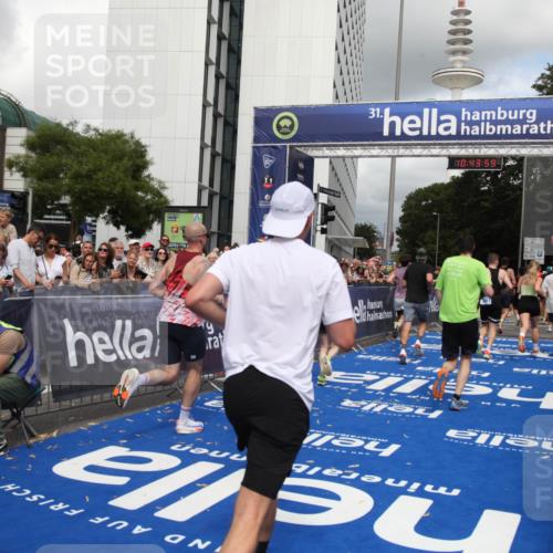 29.06.2025 - hella hamburg halbmarathon Michael Strokosch http://msf.ph/oto/8202609 29.06.2025 10:43:58 Ziel 3437, 3697, 3907, 5624, 5692, 8063, 8145, 8900, 9043, 9374, 10493, 10596, 11809, 12438, 12966, 13897, 14861, 16549, 17376, 17403, 18650, 18678 meine-sportfotos.de