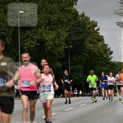 29.06.2025 - hella hamburg halbmarathon Dr. Thomas Lammeyer http://msf.ph/oto/8202682 29.06.2025 10:11:51 Kennedybrücke 1079, 1173, 1893, 1993, 2032, 2136, 3328, 3922, 3929, 4262, 5242, 5899, 6196, 6518, 6707, 6713, 6715, 6833, 7019, 7476, 7760, 8585, 9338, 9967 meine-sportfotos.de