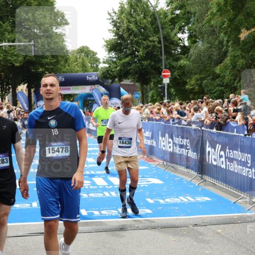 29.06.2025 - hella hamburg halbmarathon Zöllner http://msf.ph/oto/8202693 29.06.2025 10:47:51 Ziel 2340, 5915, 6836, 8564, 11961, 12679, 14383, 17229, 18356, 18430, 18836 meine-sportfotos.de