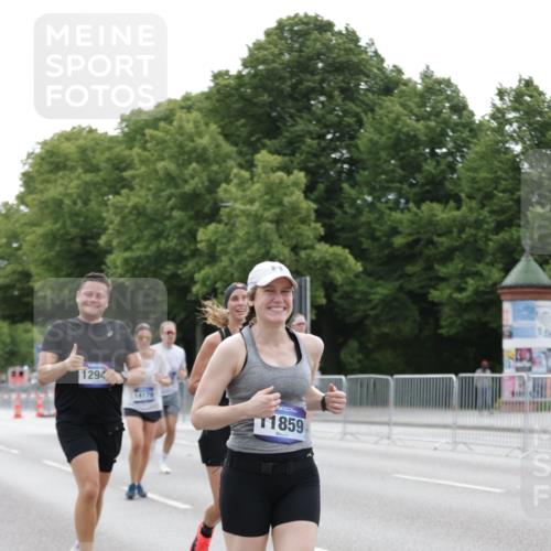 29.06.2025 - hella hamburg halbmarathon Jannik Wohlers http://msf.ph/oto/8202720 29.06.2025 10:25:36 Lombardsbrücke 1479, 4797, 5497, 6663, 8276, 8674, 10104, 10219, 11139, 11596, 11699, 11828, 11859, 12838, 12945, 12946, 14063, 14179, 14223, 14356, 14726, 17369, 19144 meine-sportfotos.de