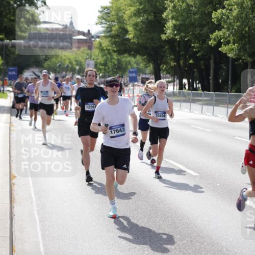 29.06.2025 - hella hamburg halbmarathon Jannik Wohlers http://msf.ph/oto/8202734 29.06.2025 09:47:55 Lombardsbrücke 1385, 1505, 1710, 1743, 2767, 3959, 4860, 5091, 5315, 6684, 6829, 7884, 8933, 10404, 10793, 11202, 11227, 11620, 11929, 12488, 12514, 12916, 13595, 13975, 14875, 14908, 15931, 15959, 16119, 17022, 17217, 17643, 18103, 18220, 18679, 18733 meine-sportfotos.de