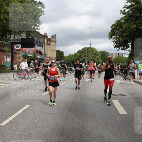 29.06.2025 - hella hamburg halbmarathon Yannick Fuchs http://msf.ph/oto/8202737 29.06.2025 10:44:48 20KM 1461, 1466, 1507, 1750, 1817, 2207, 2880, 3654, 4077, 4346, 4816, 5018, 5115, 6027, 6662, 6712, 6795, 7052, 7134, 7176, 7397, 7583, 7930, 7932, 8117, 8205, 8572, 8704, 8819, 9057, 11214, 11356, 11607, 12016, 12624, 12949, 13008, 13687, 13701, 13875, 14034, 14125, 14257, 14626, 15362, 15395, 15720, 15803, 15950, 16285, 16291, 16716, 17129, 17179, 17221, 17384, 18006, 18066, 18370, 18394, 18489, 18811 meine-sportfotos.de