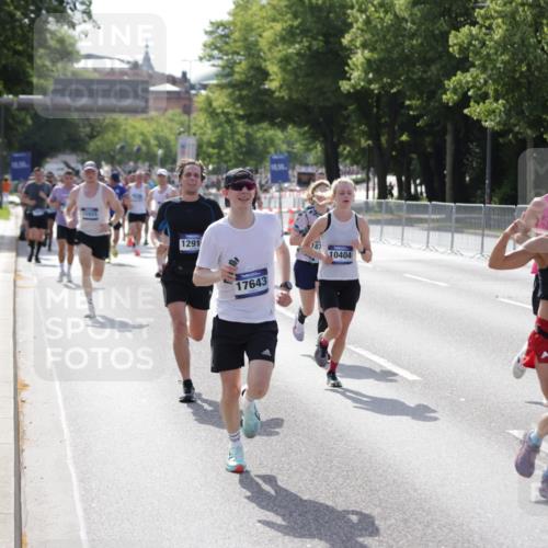 29.06.2025 - hella hamburg halbmarathon Jannik Wohlers http://msf.ph/oto/8202760 29.06.2025 09:47:55 Lombardsbrücke 1385, 1505, 1710, 1743, 2767, 3959, 4860, 5091, 5315, 6684, 6829, 7884, 8933, 10404, 10793, 11202, 11227, 11620, 11929, 12488, 12514, 12916, 13595, 13975, 14875, 14908, 15931, 15959, 16119, 17022, 17217, 17643, 18103, 18220, 18679, 18733 meine-sportfotos.de