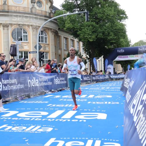 29.06.2025 - hella hamburg halbmarathon Strokosch-Dieckow http://msf.ph/oto/8202795 29.06.2025 10:02:17 Ziel 2, 11, 25 meine-sportfotos.de