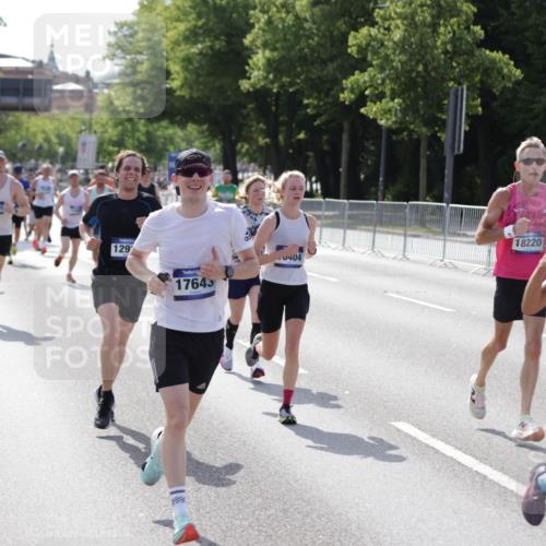 29.06.2025 - hella hamburg halbmarathon Jannik Wohlers http://msf.ph/oto/8202835 29.06.2025 09:47:55 Lombardsbrücke 1385, 1505, 1710, 1743, 2767, 3959, 4860, 5091, 5315, 6684, 6829, 7884, 8933, 10404, 10793, 11202, 11227, 11620, 11929, 12488, 12514, 12916, 13595, 13975, 14875, 14908, 15931, 15959, 16119, 17022, 17217, 17643, 18103, 18220, 18679, 18733 meine-sportfotos.de