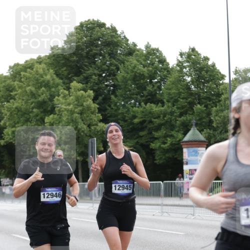 29.06.2025 - hella hamburg halbmarathon Jannik Wohlers http://msf.ph/oto/8202864 29.06.2025 10:25:37 Lombardsbrücke 1479, 4797, 5497, 6663, 8276, 8674, 10219, 11139, 11596, 11828, 11859, 12838, 12945, 12946, 14063, 14179, 14223, 14356, 14726, 17369, 19144 meine-sportfotos.de