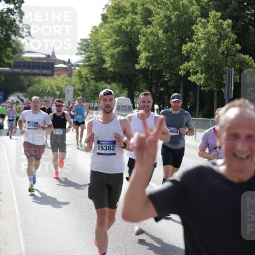 29.06.2025 - hella hamburg halbmarathon Jannik Wohlers http://msf.ph/oto/8202876 29.06.2025 09:48:19 Lombardsbrücke 1042, 2262, 2399, 3480, 3547, 4359, 4381, 5003, 5307, 5554, 5709, 6993, 7152, 7154, 8121, 8571, 9403, 9643, 10190, 10852, 12044, 13940, 15303, 15382, 15744, 16201, 17005, 17658, 18237, 18259, 18384, 18802 meine-sportfotos.de
