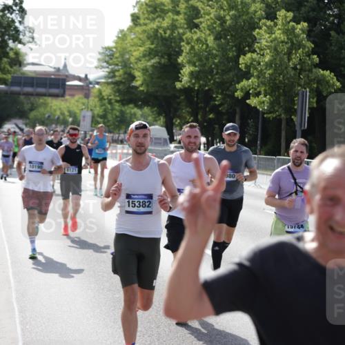 29.06.2025 - hella hamburg halbmarathon Jannik Wohlers http://msf.ph/oto/8202888 29.06.2025 09:48:19 Lombardsbrücke 1042, 2262, 2399, 3480, 3547, 4359, 4381, 5003, 5307, 5554, 5709, 6993, 7152, 7154, 8121, 8571, 9403, 9643, 10190, 10852, 12044, 13940, 15303, 15382, 15744, 16201, 17005, 17658, 18237, 18259, 18384, 18802 meine-sportfotos.de