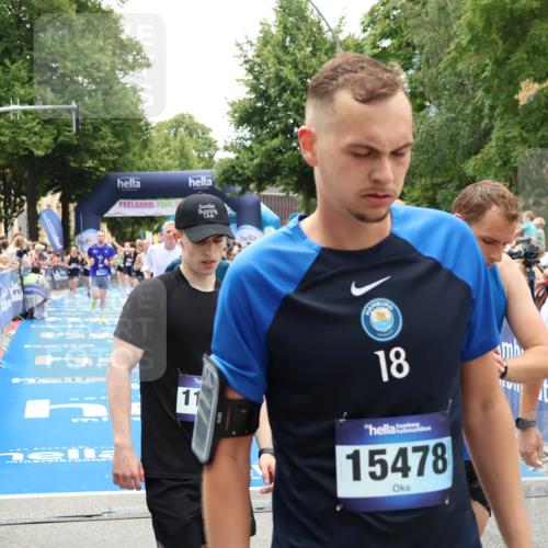 29.06.2025 - hella hamburg halbmarathon Zöllner http://msf.ph/oto/8202893 29.06.2025 10:47:54 Ziel 2340, 5915, 6836, 8564, 11961, 12679, 14383, 14730, 17451, 18356, 18836 meine-sportfotos.de