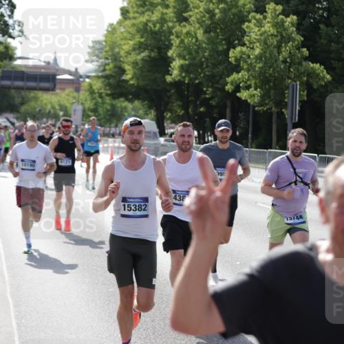 29.06.2025 - hella hamburg halbmarathon Jannik Wohlers http://msf.ph/oto/8202916 29.06.2025 09:48:19 Lombardsbrücke 1042, 2262, 2399, 3480, 3547, 4359, 4381, 5003, 5307, 5554, 5709, 6993, 7152, 7154, 8121, 8571, 9403, 9643, 10190, 10852, 12044, 13940, 15303, 15382, 15744, 16201, 17005, 17658, 18237, 18259, 18384, 18802 meine-sportfotos.de