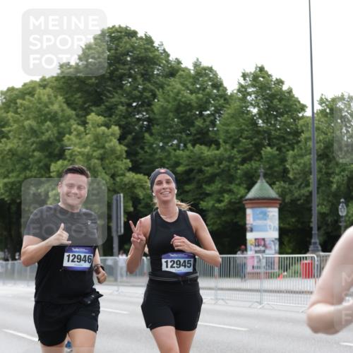 29.06.2025 - hella hamburg halbmarathon Jannik Wohlers http://msf.ph/oto/8202925 29.06.2025 10:25:37 Lombardsbrücke 1479, 4797, 5497, 6663, 8276, 8674, 10219, 11139, 11596, 11828, 11859, 12838, 12945, 12946, 14063, 14179, 14223, 14356, 14726, 17369, 19144 meine-sportfotos.de