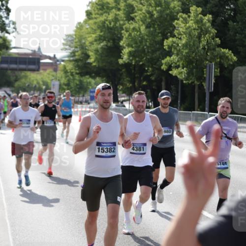 29.06.2025 - hella hamburg halbmarathon Jannik Wohlers http://msf.ph/oto/8202955 29.06.2025 09:48:19 Lombardsbrücke 1042, 2262, 2399, 3480, 3547, 4359, 4381, 5003, 5307, 5554, 5709, 6993, 7152, 7154, 8121, 8571, 9403, 9643, 10190, 10852, 12044, 13940, 15303, 15382, 15744, 16201, 17005, 17658, 18237, 18259, 18384, 18802 meine-sportfotos.de