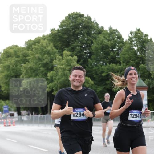 29.06.2025 - hella hamburg halbmarathon Jannik Wohlers http://msf.ph/oto/8202969 29.06.2025 10:25:37 Lombardsbrücke 1479, 4797, 5497, 6663, 8276, 8674, 10219, 11139, 11596, 11828, 11859, 12838, 12945, 12946, 14063, 14179, 14223, 14356, 14726, 17369, 19144 meine-sportfotos.de