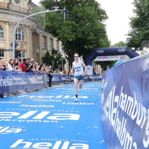 29.06.2025 - hella hamburg halbmarathon Strokosch-Dieckow http://msf.ph/oto/8202986 29.06.2025 10:02:29 Ziel 2, 22 meine-sportfotos.de