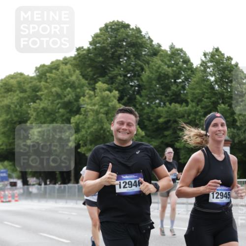 29.06.2025 - hella hamburg halbmarathon Jannik Wohlers http://msf.ph/oto/8202993 29.06.2025 10:25:37 Lombardsbrücke 1479, 4797, 5497, 6663, 8276, 8674, 10219, 11139, 11596, 11828, 11859, 12838, 12945, 12946, 14063, 14179, 14223, 14356, 14726, 17369, 19144 meine-sportfotos.de