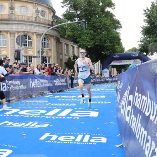 29.06.2025 - hella hamburg halbmarathon Strokosch-Dieckow http://msf.ph/oto/8202999 29.06.2025 10:02:29 Ziel 2, 22 meine-sportfotos.de