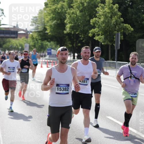 29.06.2025 - hella hamburg halbmarathon Jannik Wohlers http://msf.ph/oto/8203023 29.06.2025 09:48:19 Lombardsbrücke 1042, 2262, 2399, 3480, 3547, 4359, 4381, 5003, 5307, 5554, 5709, 6993, 7152, 7154, 8121, 8571, 9403, 9643, 10190, 10852, 12044, 13940, 15303, 15382, 15744, 16201, 17005, 17658, 18237, 18259, 18384, 18802 meine-sportfotos.de