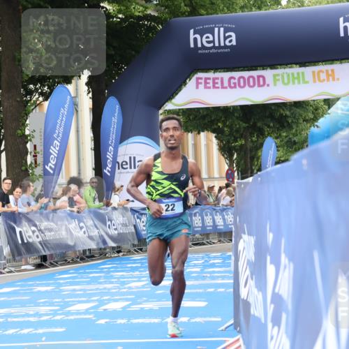 29.06.2025 - hella hamburg halbmarathon Strokosch-Dieckow http://msf.ph/oto/8203042 29.06.2025 10:02:33 Ziel 22 meine-sportfotos.de