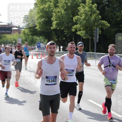 29.06.2025 - hella hamburg halbmarathon Jannik Wohlers http://msf.ph/oto/8203050 29.06.2025 09:48:19 Lombardsbrücke 1042, 2262, 2399, 3480, 3547, 4359, 4381, 5003, 5307, 5554, 5709, 6993, 7152, 7154, 8121, 8571, 9403, 9643, 10190, 10852, 12044, 13940, 15303, 15382, 15744, 16201, 17005, 17658, 18237, 18259, 18384, 18802 meine-sportfotos.de