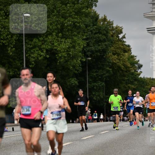 29.06.2025 - hella hamburg halbmarathon Dr. Thomas Lammeyer http://msf.ph/oto/8203059 29.06.2025 10:11:51 Kennedybrücke 1079, 1173, 1893, 1993, 2032, 2136, 3328, 3922, 3929, 4262, 5242, 5899, 6196, 6518, 6707, 6713, 6715, 6833, 7019, 7476, 7760, 8585, 9338, 9967 meine-sportfotos.de