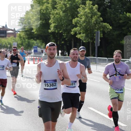 29.06.2025 - hella hamburg halbmarathon Jannik Wohlers http://msf.ph/oto/8203085 29.06.2025 09:48:19 Lombardsbrücke 1042, 2262, 2399, 3480, 3547, 4359, 4381, 5003, 5307, 5554, 5709, 6993, 7152, 7154, 8121, 8571, 9403, 9643, 10190, 10852, 12044, 13940, 15303, 15382, 15744, 16201, 17005, 17658, 18237, 18259, 18384, 18802 meine-sportfotos.de