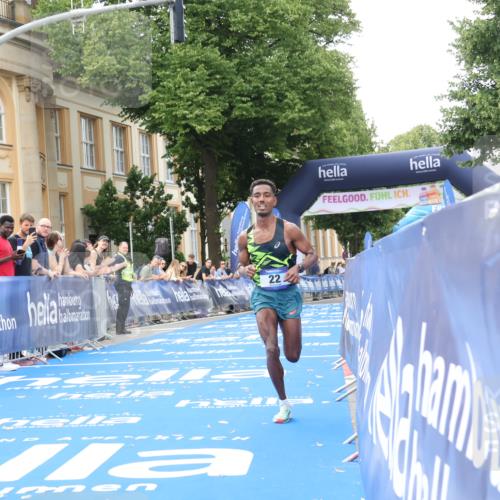 29.06.2025 - hella hamburg halbmarathon Strokosch-Dieckow http://msf.ph/oto/8203109 29.06.2025 10:02:34 Ziel 22 meine-sportfotos.de