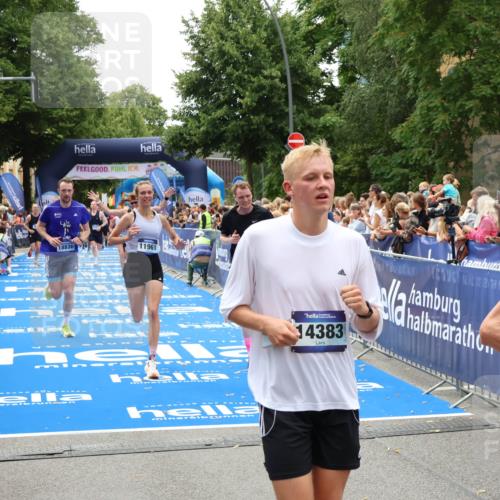 29.06.2025 - hella hamburg halbmarathon Zöllner http://msf.ph/oto/8203138 29.06.2025 10:47:57 Ziel 1604, 1613, 5022, 6836, 11961, 14730, 15333, 16766, 17451, 18356, 18836 meine-sportfotos.de