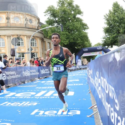 29.06.2025 - hella hamburg halbmarathon Strokosch-Dieckow http://msf.ph/oto/8203141 29.06.2025 10:02:34 Ziel 22 meine-sportfotos.de