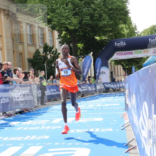 29.06.2025 - hella hamburg halbmarathon Strokosch-Dieckow http://msf.ph/oto/8203162 29.06.2025 10:02:46 Ziel 7, 10 meine-sportfotos.de