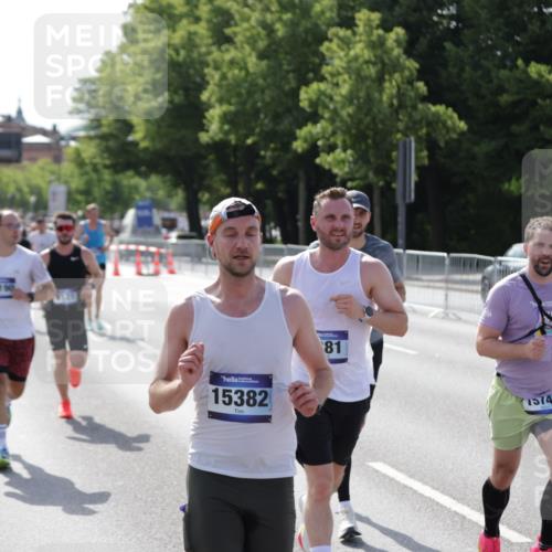 29.06.2025 - hella hamburg halbmarathon Jannik Wohlers http://msf.ph/oto/8203167 29.06.2025 09:48:19 Lombardsbrücke 1042, 2262, 2399, 3480, 3547, 4359, 4381, 5003, 5307, 5554, 5709, 6993, 7152, 7154, 8121, 8571, 9403, 9643, 10190, 10852, 12044, 13940, 15303, 15382, 15744, 16201, 17005, 17658, 18237, 18259, 18384, 18802 meine-sportfotos.de